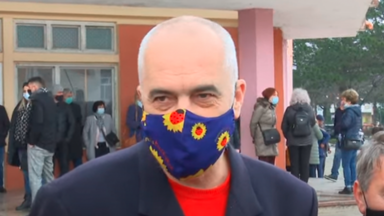 Rama bën zotim në Kukës: Në rast se Kosova nuk arrin të sigurojë vaksinat antiCOVID, ne do ta bëjmë vaksinimin e 11 mijë punonjësve