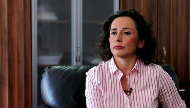 Adrijana Hoxhiq mbetet jashtë Kuvendit