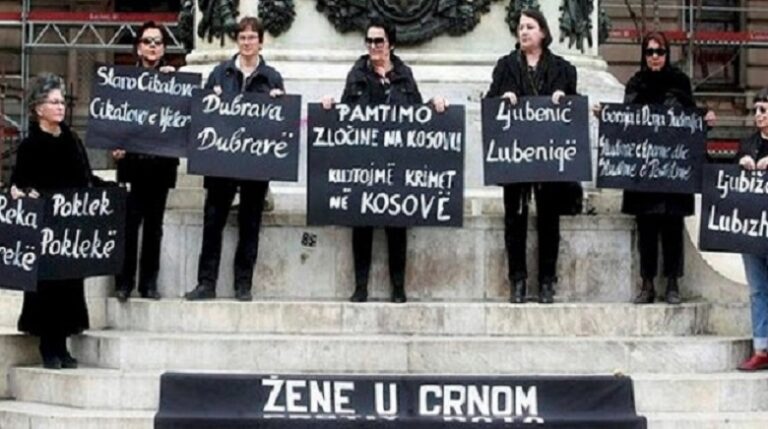 “Gratë në të zeza” protestojnë kundër racizmit ndaj shqiptarëve në Serbi
