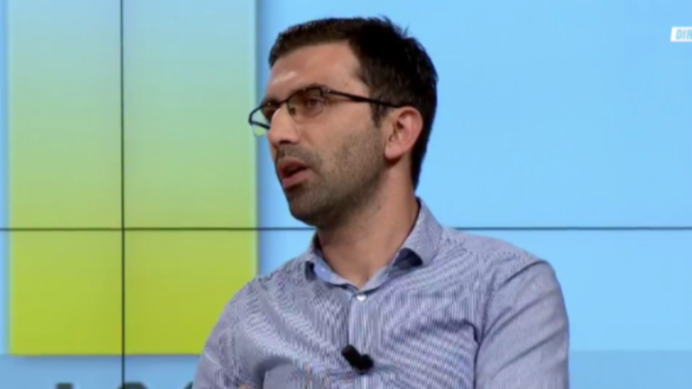 E dhimbshme: Brenda pesë ditësh, gazetarit kosovar i vdesin të dy prindërit nga COVID-19