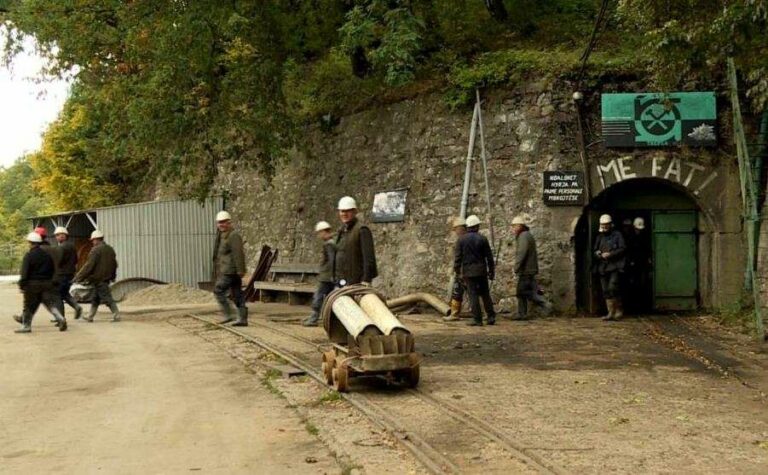 Ndërmarrja Trepça shpërblen punëtorët e saj me nga 50 euro për fundvit
