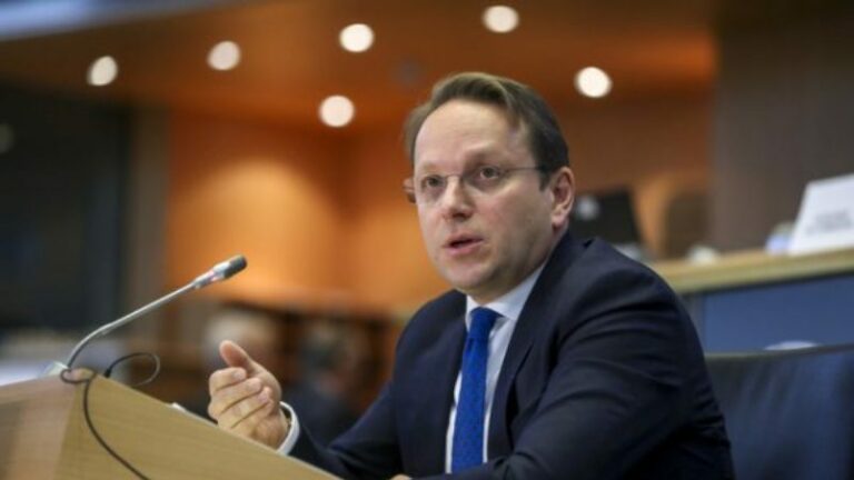 Varhelyi: Presidenti i Kosovës të zgjidhet pa vonesa, pajtohem për liberalizim të vizave për kosovarët