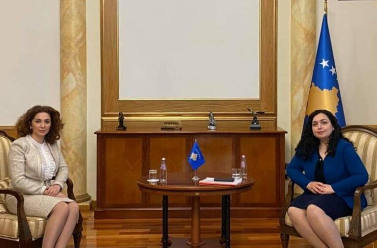 Albena Reshitaj përshëndetet me AAK-në, kalon në listën e Vjosa Osmanit