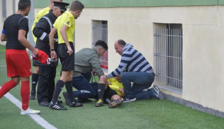 Sërish dhunë: Ndërpritet ndeshja ndërmjet Ferizajt dhe Ulpianës, sulmohet gjyqtari kryesor