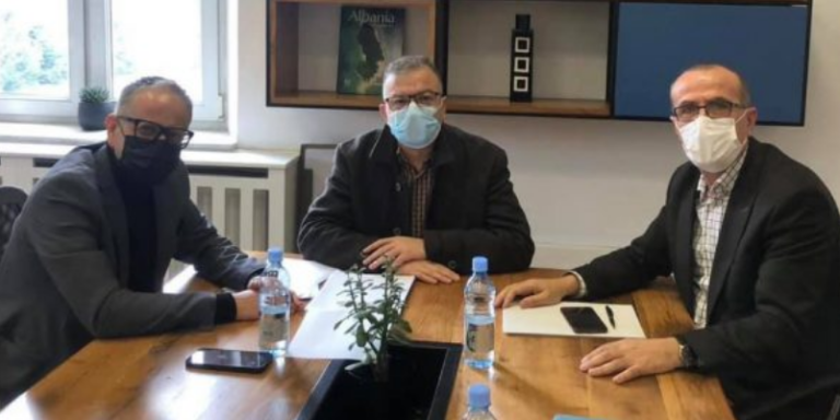 MSH s’tregon se a i shfrytëzoi kontaktet e Kamishit për vaksina