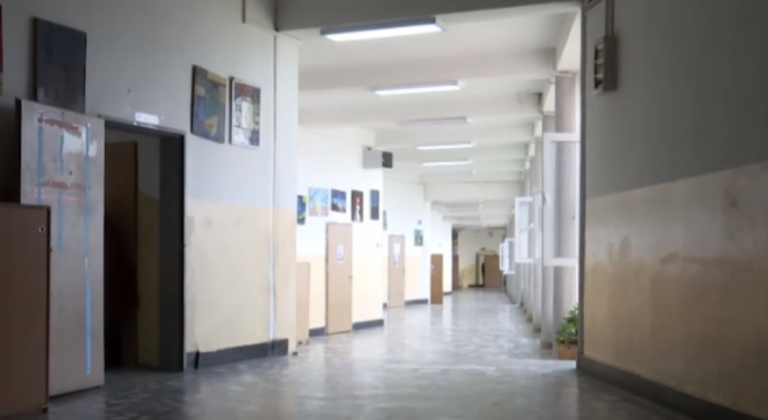 Pandemia e dëmtoi edhe arsimin, mësimi plotësues do të vazhdojë nga 3 maji deri në fund të vitit shkollor