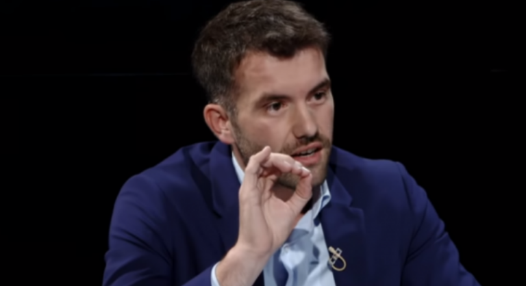 Rron Gjinovci reagon për kosovarët që votuan në Shqipëri: Është mungesë etike