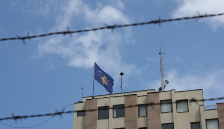 Freedom House: Kosova shënon kthim mbrapa në demokratizim, plani i VV-së për bashkim me Shqipërinë mund ta trazojë Ballkanin