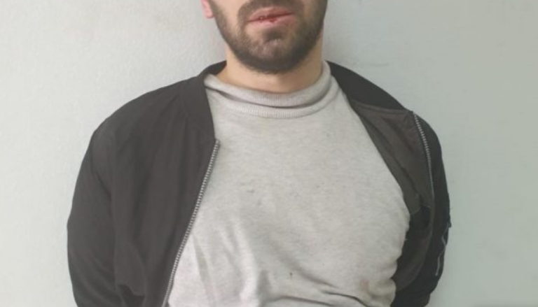 Sulm me thikë në një xhami në Tiranë, 5 të plagosur, ja kush është autori