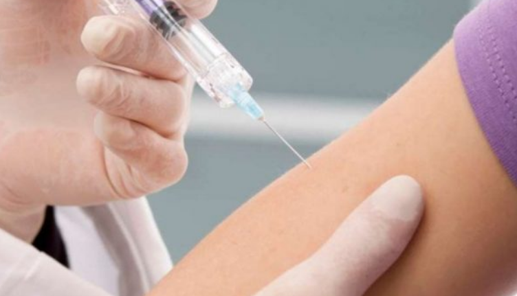 Banorët e mjekët nga komunat me shumicë serbe vaksinohen në Serbi