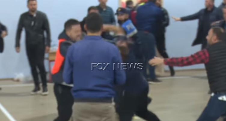 Grushta e shkelma, rrihen vëzhguesit në Tiranë