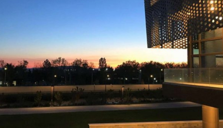 Ambasada amerikane solidarizohet me familjet e të pagjeturve, do i fikin dritat për 5 minuta nga ora 20:00
