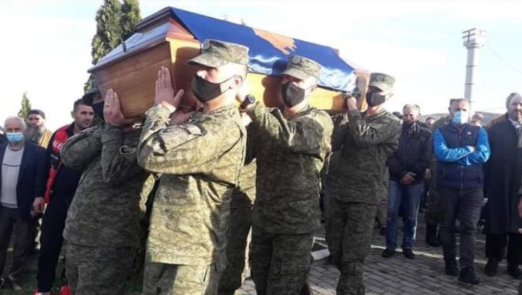 I jepet lamtumira e fundit Skënder Hajdarit, koloneli 48-vjeçar që vdiq tragjikisht