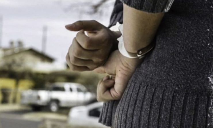 I bëri fëmijët e saj për spital, një muaj paraburgim për gruan nga Ferizaj