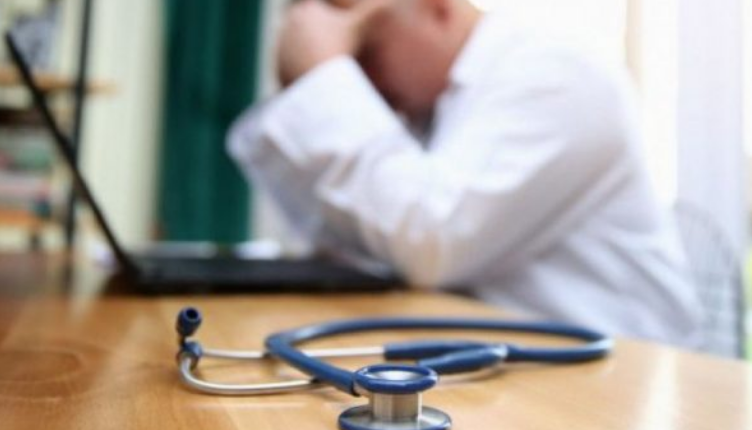 Pas sulmit ndaj dy punëtorëve shëndetësorë, kërkohet nga MSH të procedojë ligjin për të drejtat e mjekut