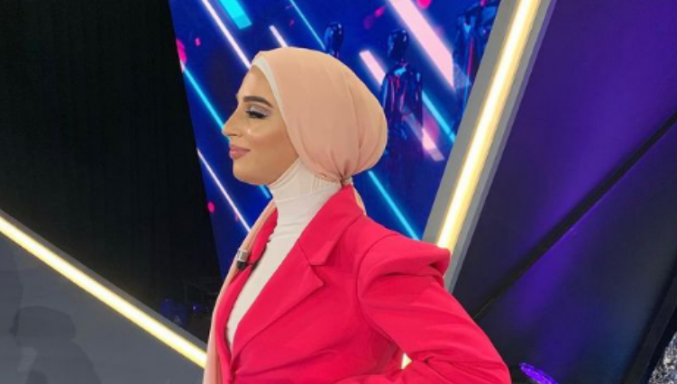 Vajza me mbulesë islame që u bë pjesë e spektaklit të modës në Shqipëri