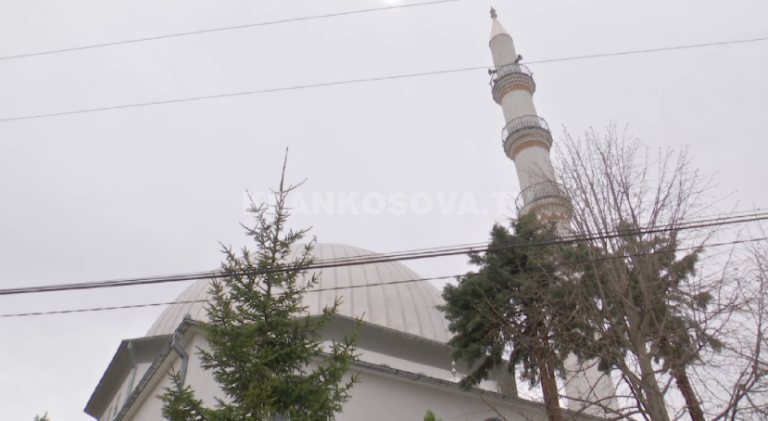 Hoxha s’e thirrë ezanin për iftar, thotë se agjëruesit mund të informohen në televizione (VIDEO)