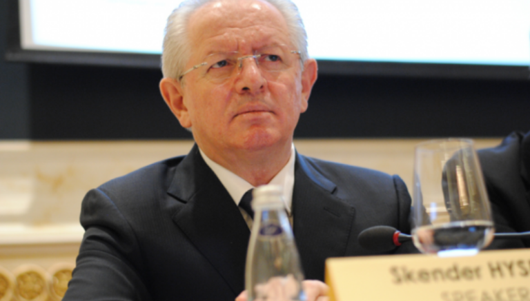 Pasi Kurti votoi në Shqipëri, Skënder Hyseni pyet: A ka opozitë në Kosovë