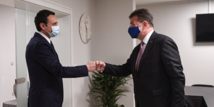 Aktori kosovar ironizon: Lajcak pritet të bëhet pjesë e VV’së, u mahnit nga ligjëratat e patriotit