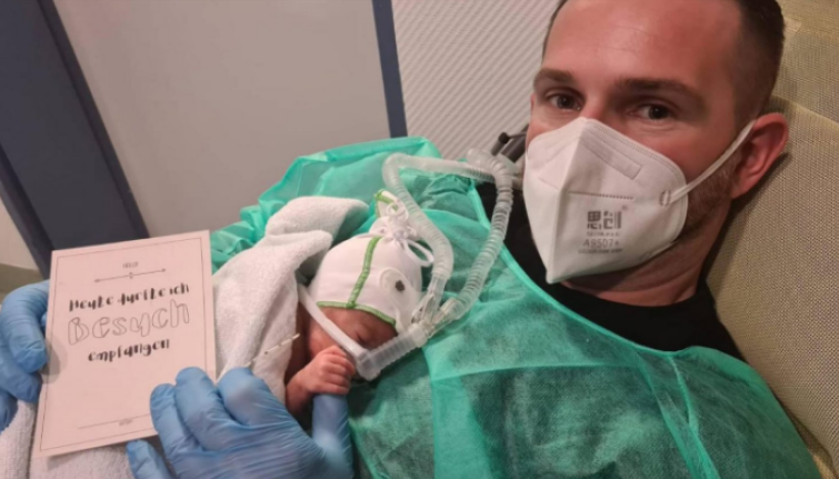 I vdes gruaja gjatë lindjes, kolegët e befasojnë kosovarin me ndihmën e tyre