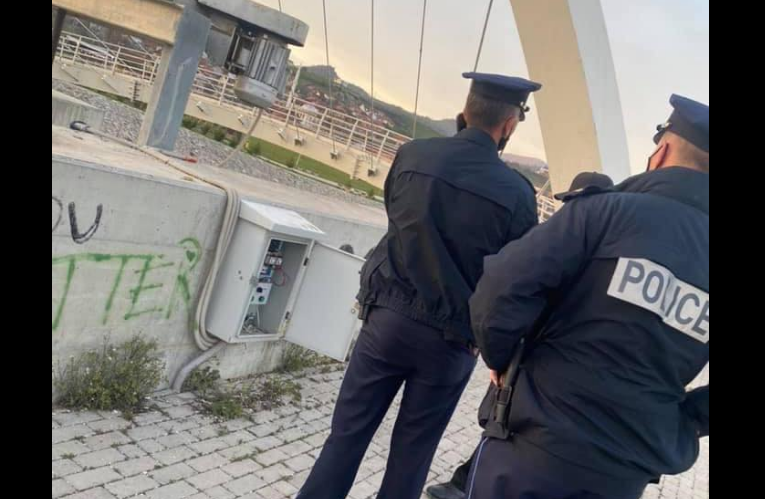 Në Mitrovicë thyhet kutia ku hapen digat e Liqenit