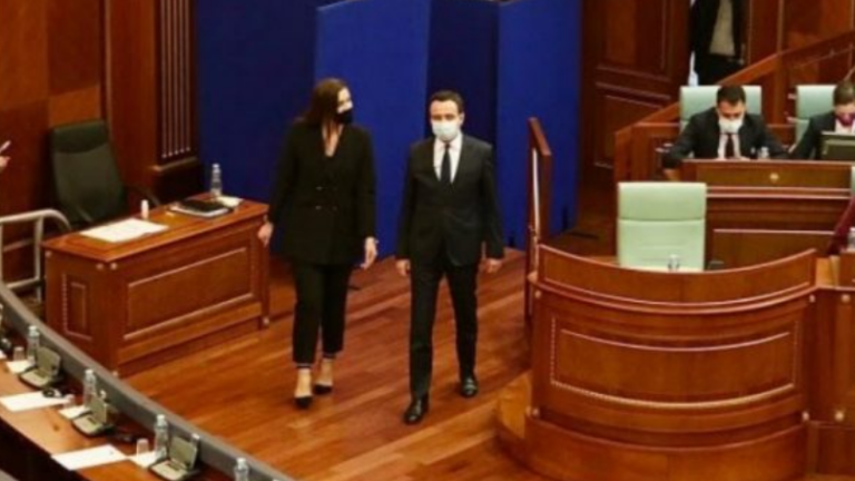 Flet deputetja që kaloi nga PDK-ja në LVV