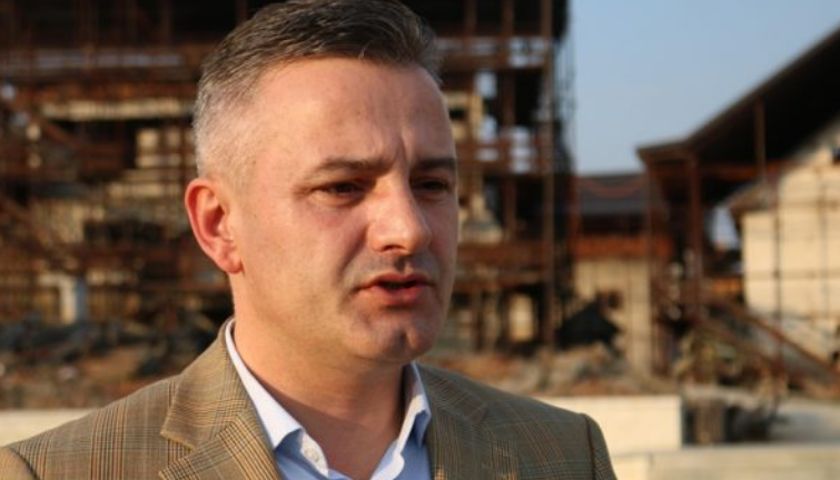 Bekim Jashari mbyllë debatin për komandantin legjendar dhe fenë me një porosi të fuqishme