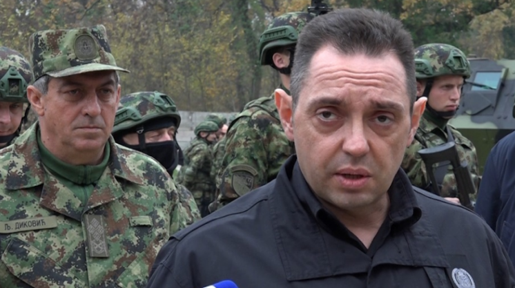 Vulini kërcënon Kosovën: Me ne s’ka lojëra, kemi armatim të mjaftueshëm