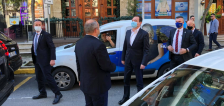 Selmanaj: Pjesëmarrja e kryeministrit të Kosovës në zgjedhjet e Shqipërisë, me pasoja për vendin