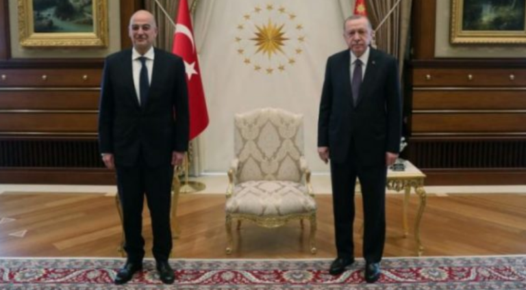 Tensione në fund të takimit, Erdogan – ministrit grek: Mbaj vendin që të takon