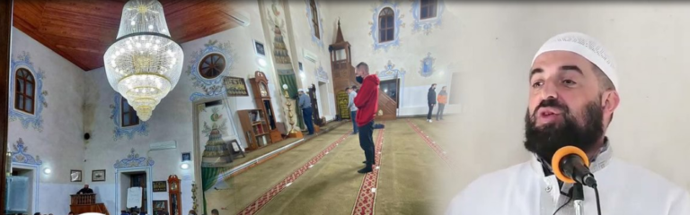 Rivaliteti mes hoxhallarëve në Pejë, Enes Goga nxjerrë xhematin jashtë, për të injoruar Safet Pushkën