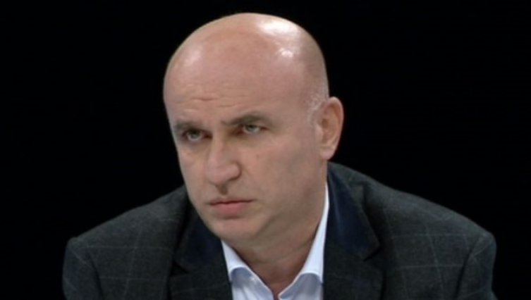 Mero Baze godet Kurtin: Ai refuzoi vaksinat për të mos dëmtuar fushatën e Boiken Abazit në Tiranë