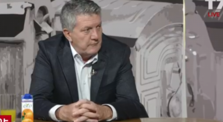 Zeka: Edhe gruaja ime e vajzat u prekën nga shkrimi i Ardian Kastratin, por Osmanin po e mbrojnë disa rrugaç