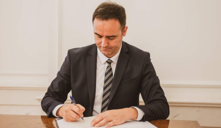 Glauk Konjufca takohet me kryetarët e grupeve parlamentare, këto janë pikat e diskutimit