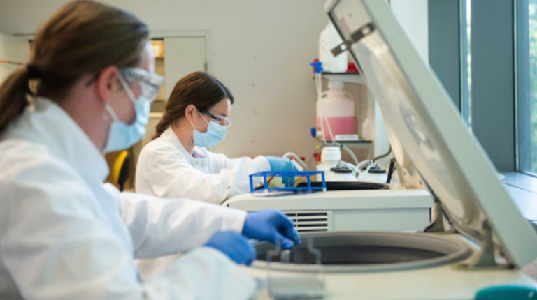 Shqiptarja nga Universiteti i Oxfordit shpjegon pse të infektuarit humbin nuhatjen dhe shijen