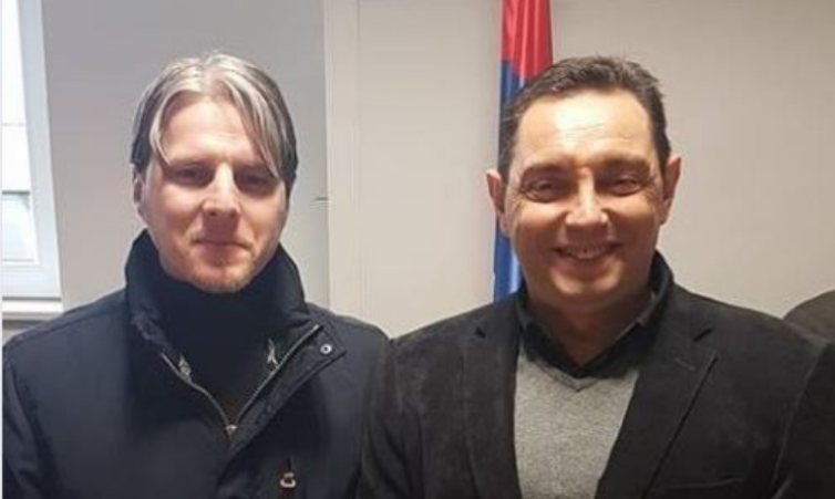 Politikanët shqiptarë në Preshevë përçahen: Ragmi Mustafa i thotë Shqiprim Arifit ‘mos u zgërdhij me Vulinin’