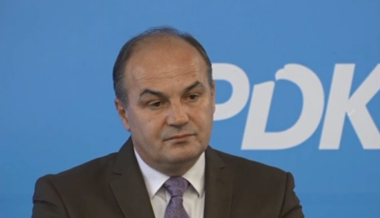 Enver Hoxhaj dyshon se LDK-ja ka marrëveshje të fshehtë me Vjosa Osmanin për zgjedhjet lokale