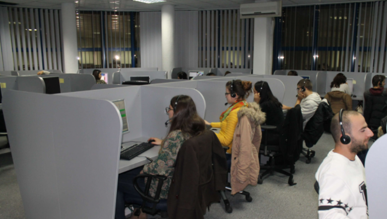 Ish-punëtorja tregon si i mashtronin gjermanët përmes “Call Center” nga Kosova