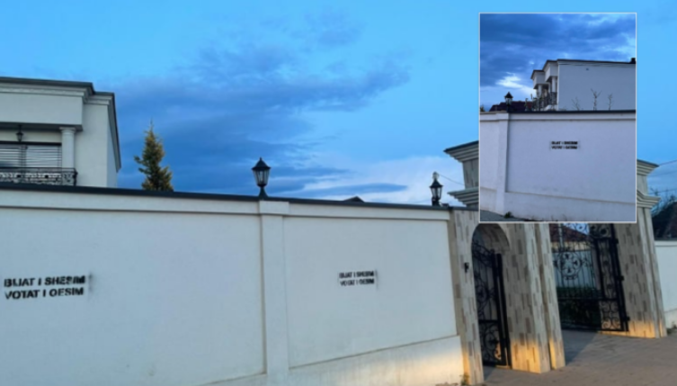Grafite fyese në muret e shtëpisë së familjes së ish-deputetes së PDK-së që votoi Vjosa Osmanin presidente