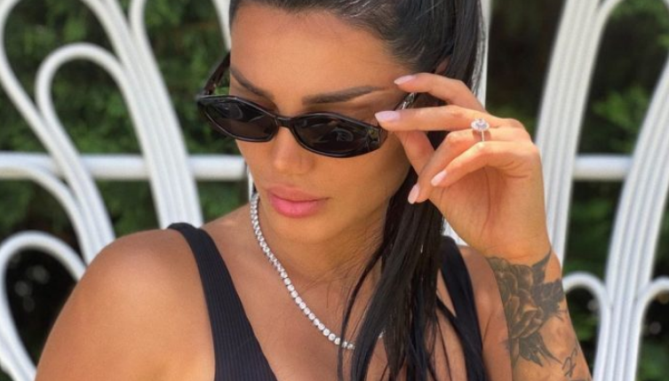 Morena Taraku shfaqet me foto provokuese nga Dubai