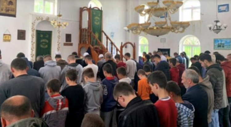 Ramazani i dytë ku qytetarëve u pamundësohet darkimi në numër të madh të familjarëve e miqve si dhe falja e teravive