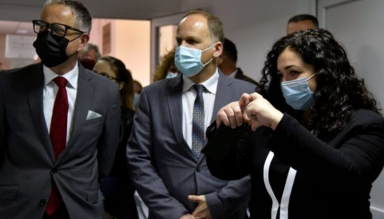 ​Osmani e Vitia vizitojnë Klinikën e Pediatrisë