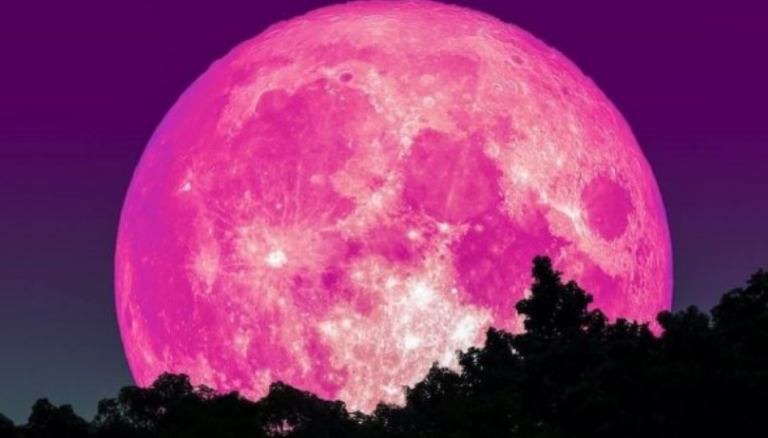 Hëna ‘rozë’ e muajit prill, ja pse nuk duhet ta humbisni sot në mbrëmje