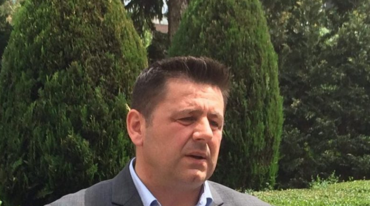 Berisha, Kurtit: Është komunist, po i mungojnë veç edhe Rrahman Morina e Ali Shukriu në ekipin për Dialog