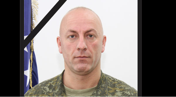 Sot i jepet lamtumira e fundit nënkolonelit të FSK-së që dyshohet se vrau veten në Mitrovicë