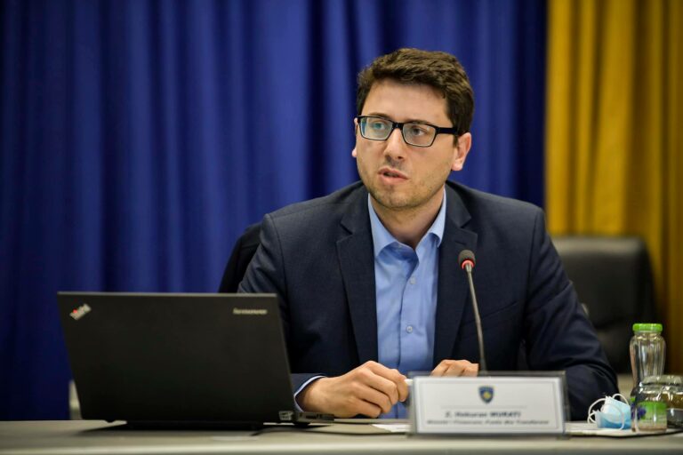 Ministri i Financave: Janë ngrirë 1 milion euro