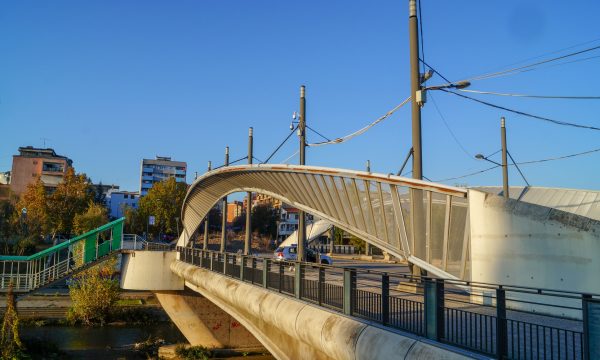 Presion kriminal nga serbët: Thyhen edhe dy vetura me targa “RKS” në veri