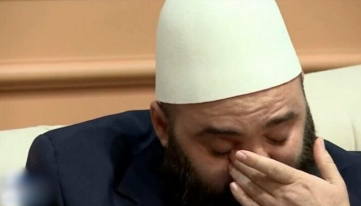 Hoxhë Fatmir Latifaj nuk i mban lotët kur tregon për amanetin e shokut të vrarë në luftë