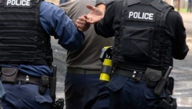 Policia arreston një person, u paraqit rrejshëm si polic dhe kërkoi 30 mijë euro