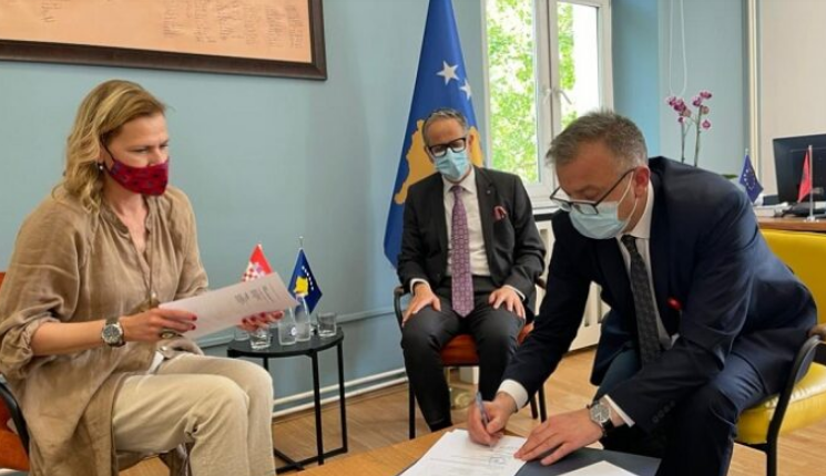 Nënshkruhet marrëveshja me Kroacinë për 10 mijë doza të vaksinës antiCOVID